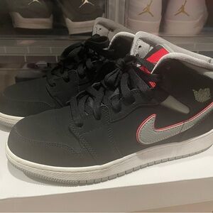 Nike Black and Red Sneakers Air Jordan Mid-Top